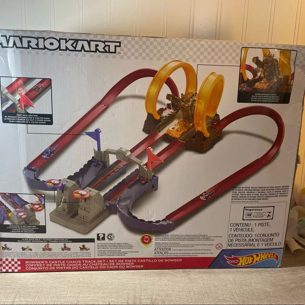 Hot Wheels Mario Kart Bowser’s Castle Chaos with Yoshi NEW - Picture 3 of 7